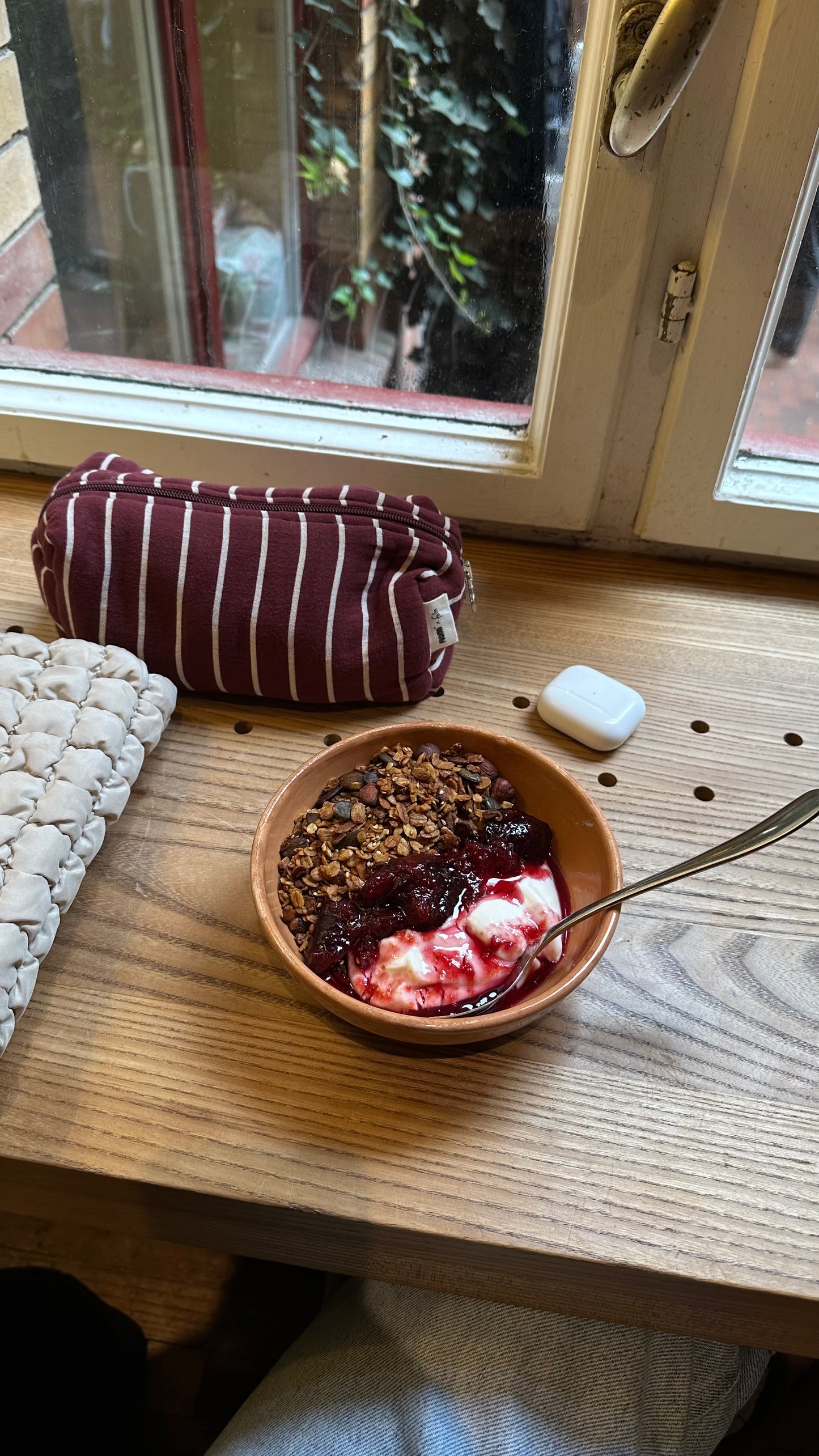 x fabi - cosmetic bag dark red stripes
