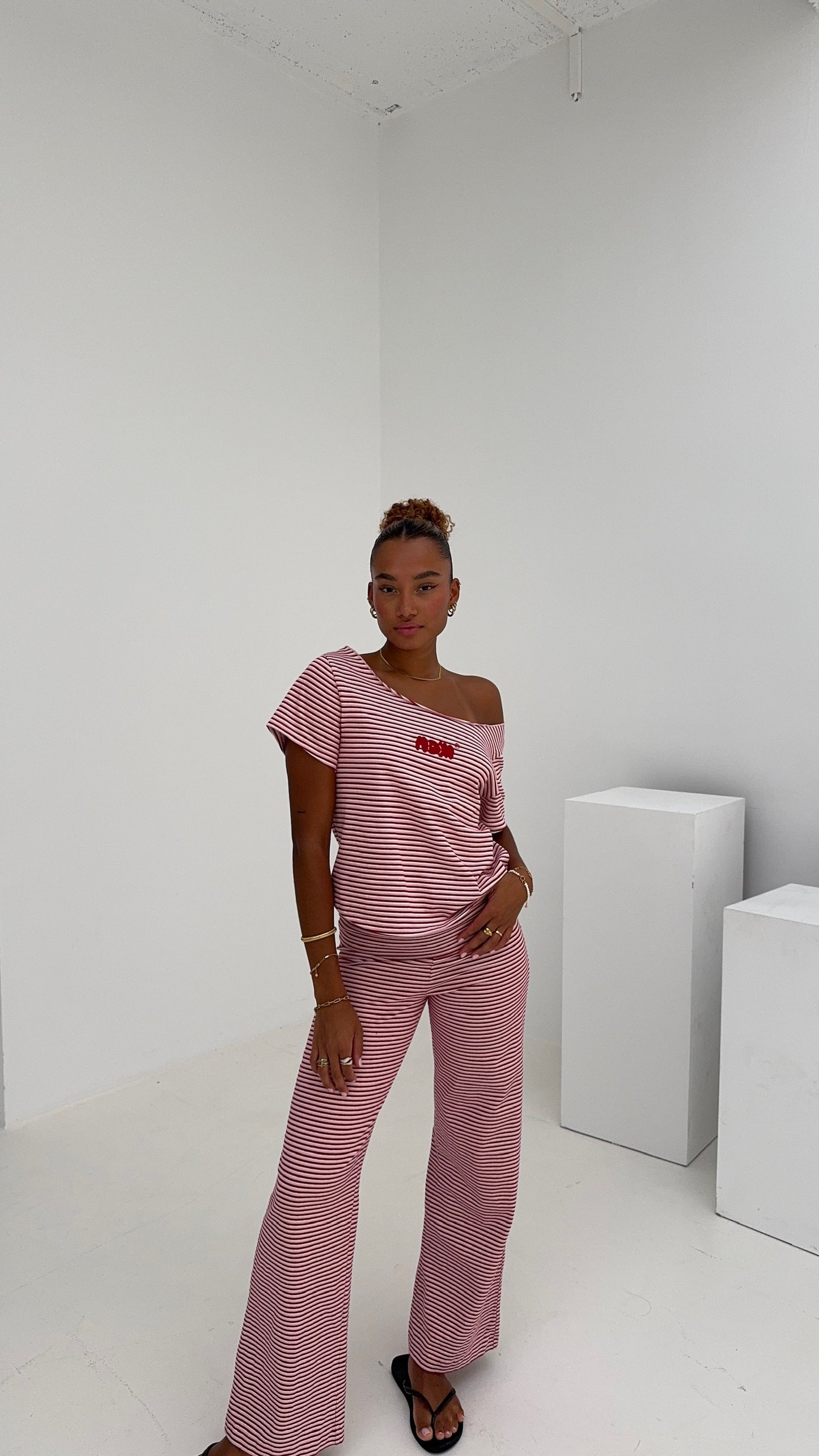 offshoulder tee lucky stripes