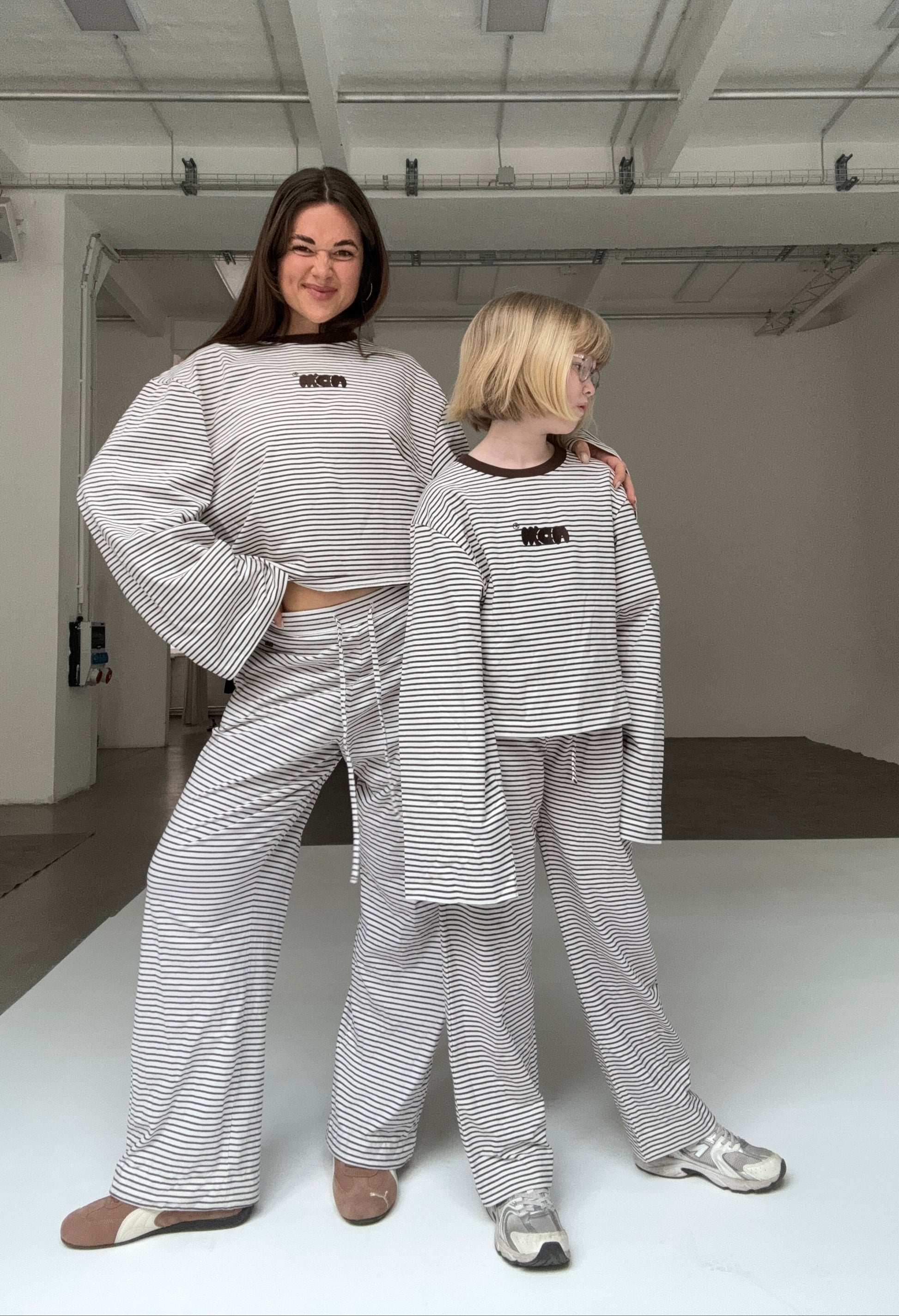 Amelie (9 years) size 142 and Lena both size m