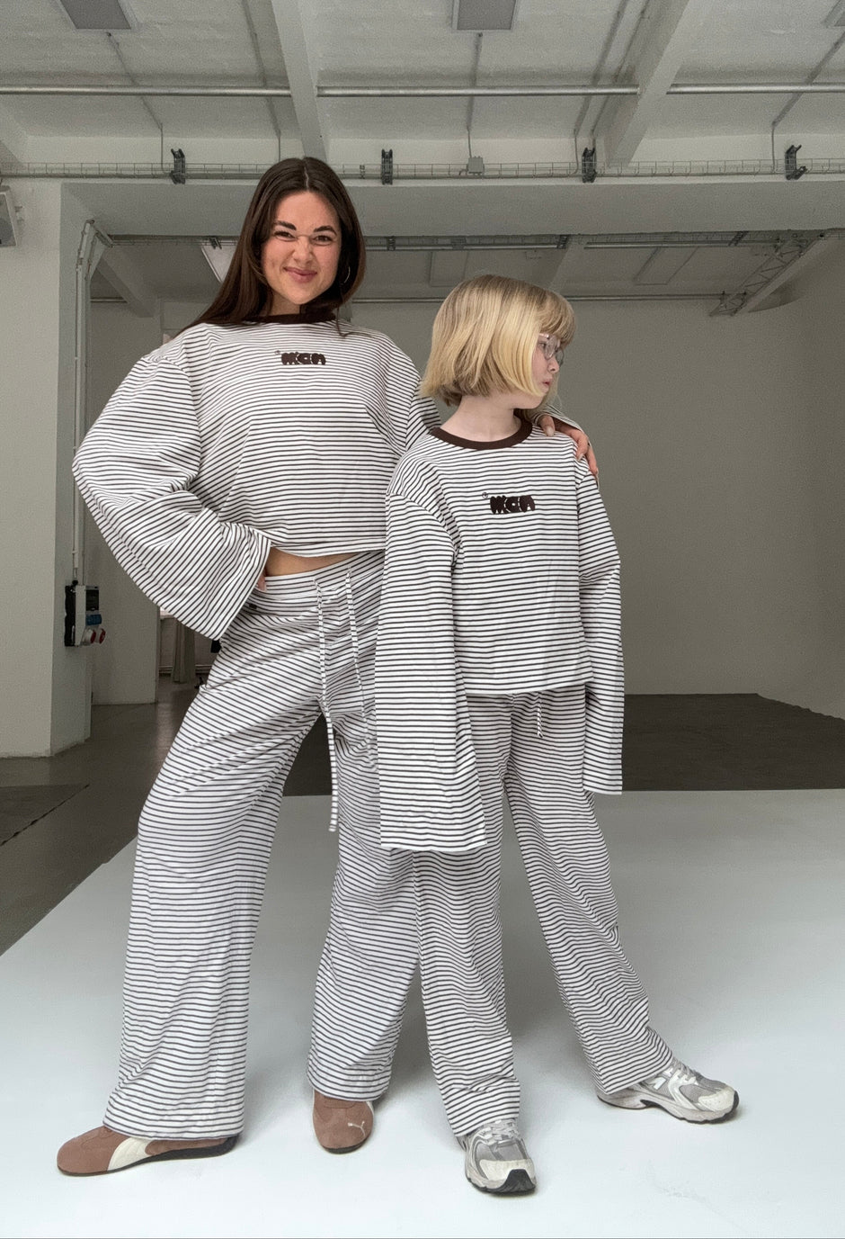 Amelie (9 years) size 142 and Lena both size m