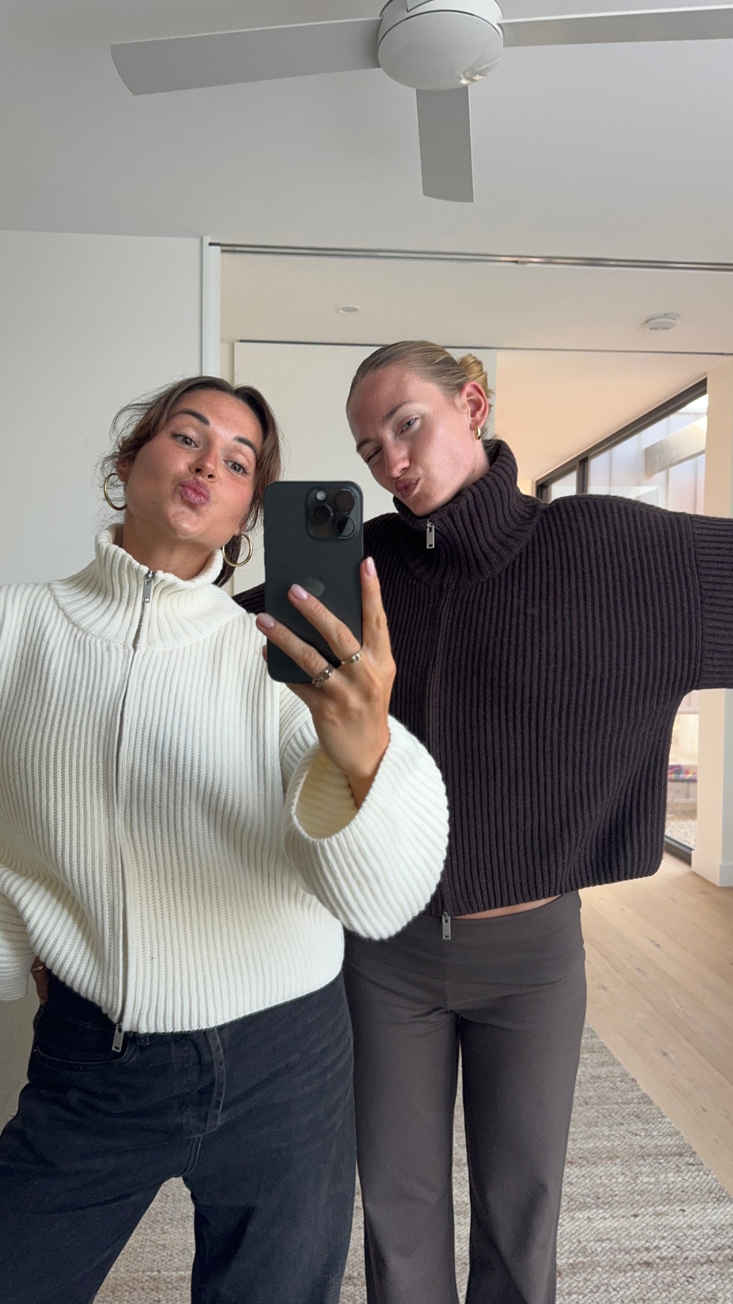 Lena - 165 cm - M/L & Laura - 170 cm - M/L
