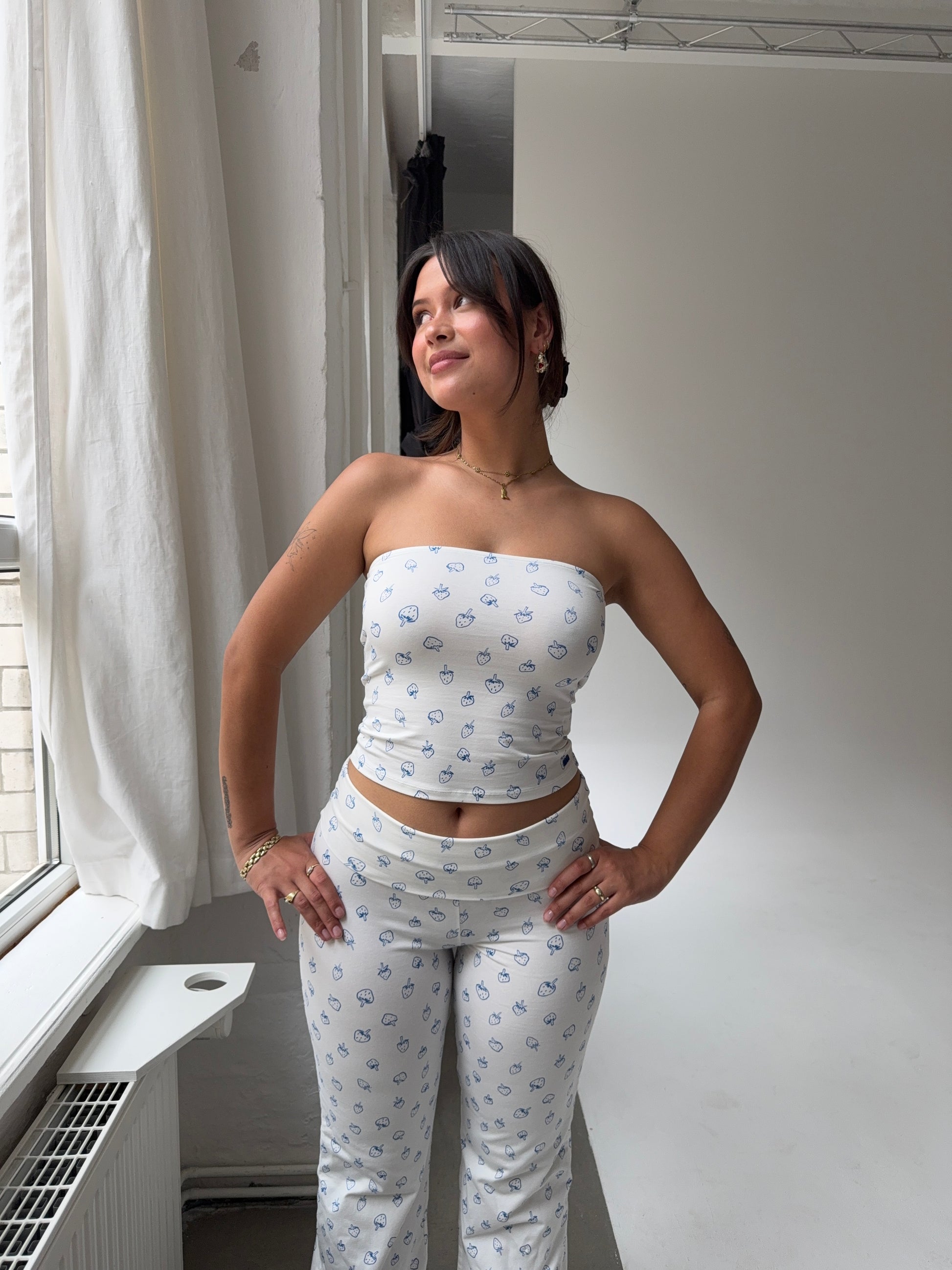 Aurelie - wears both in size m