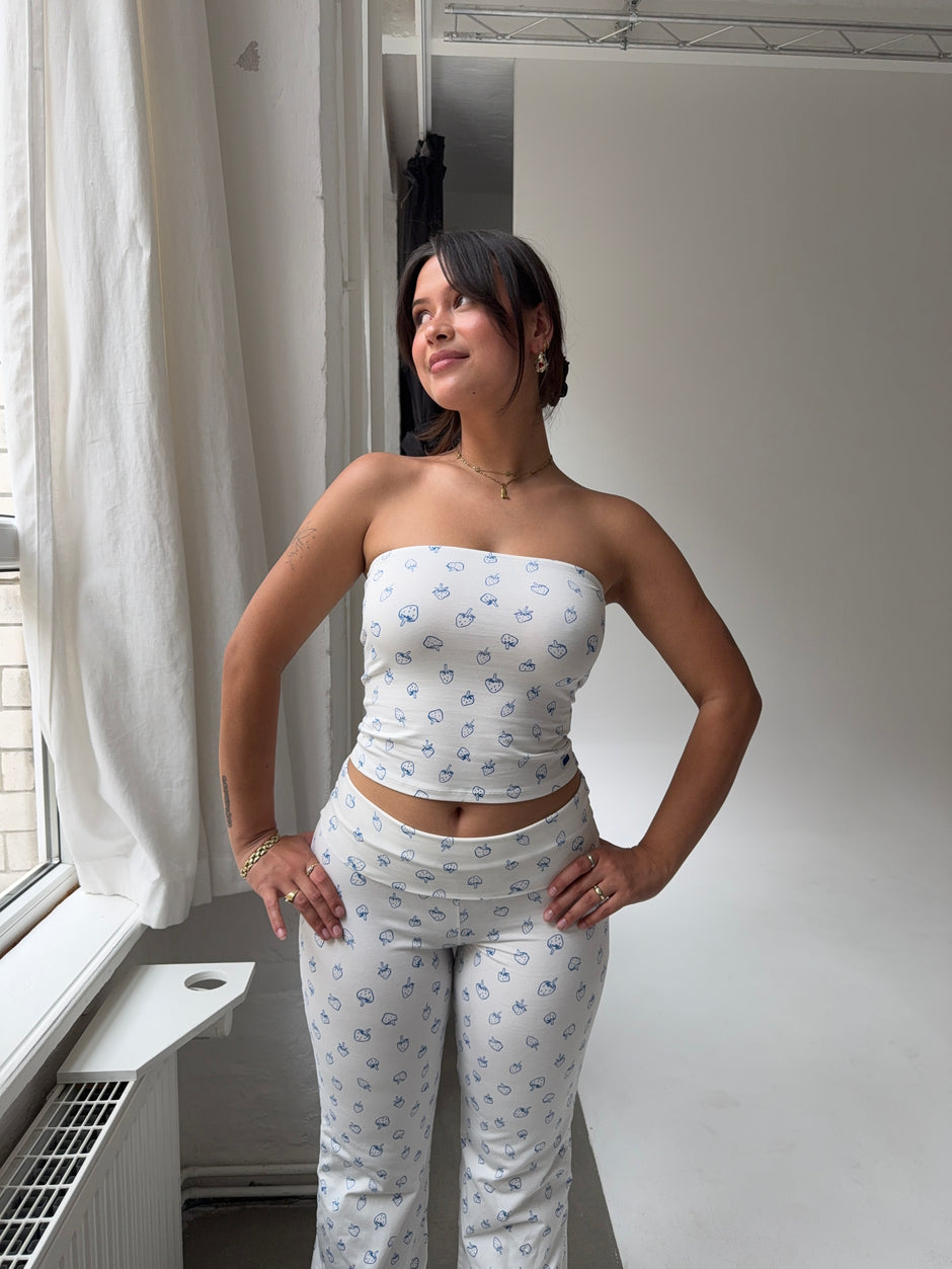 Aurelie - wears both in size m