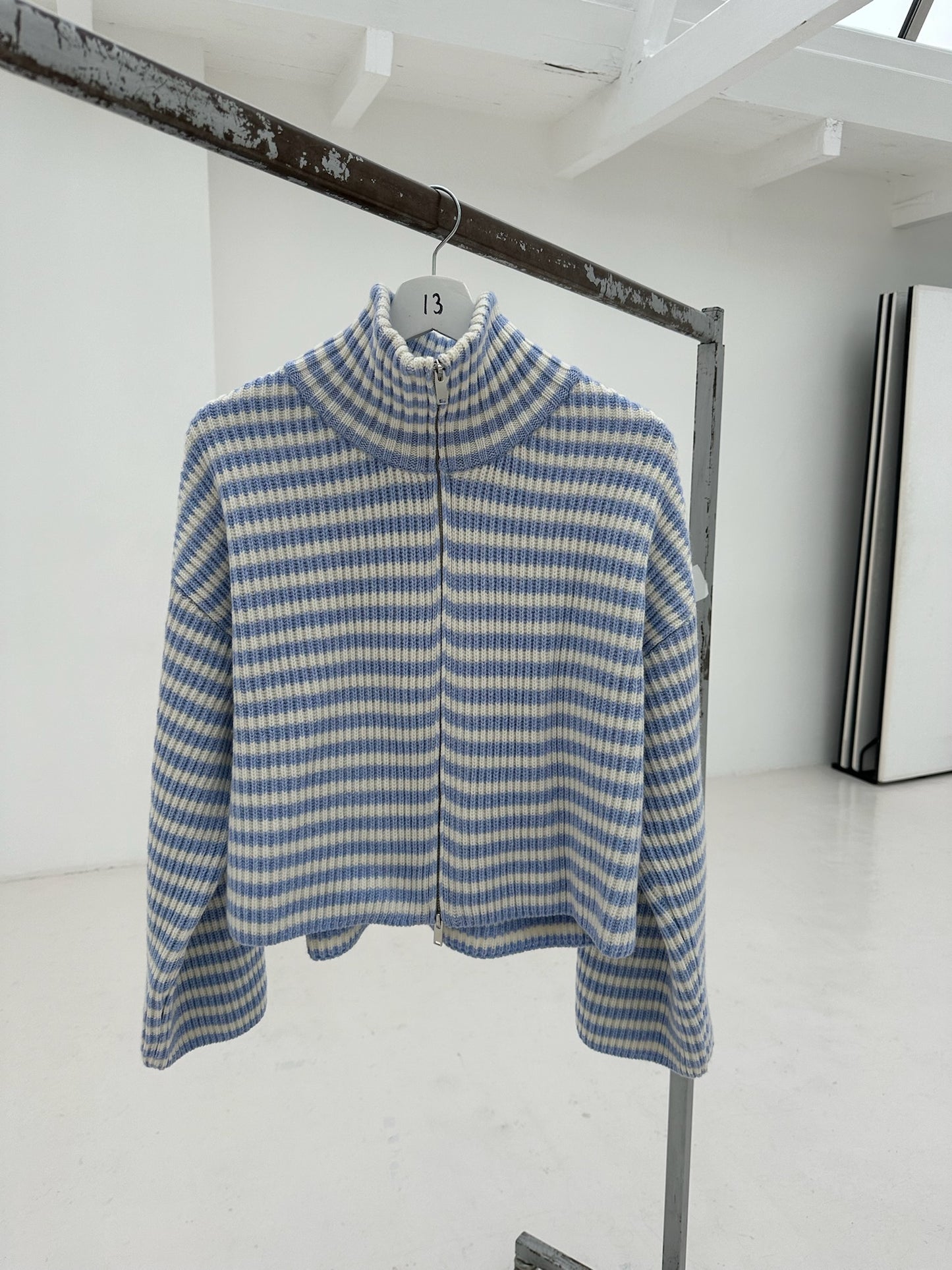 zipper babyblue stripes
