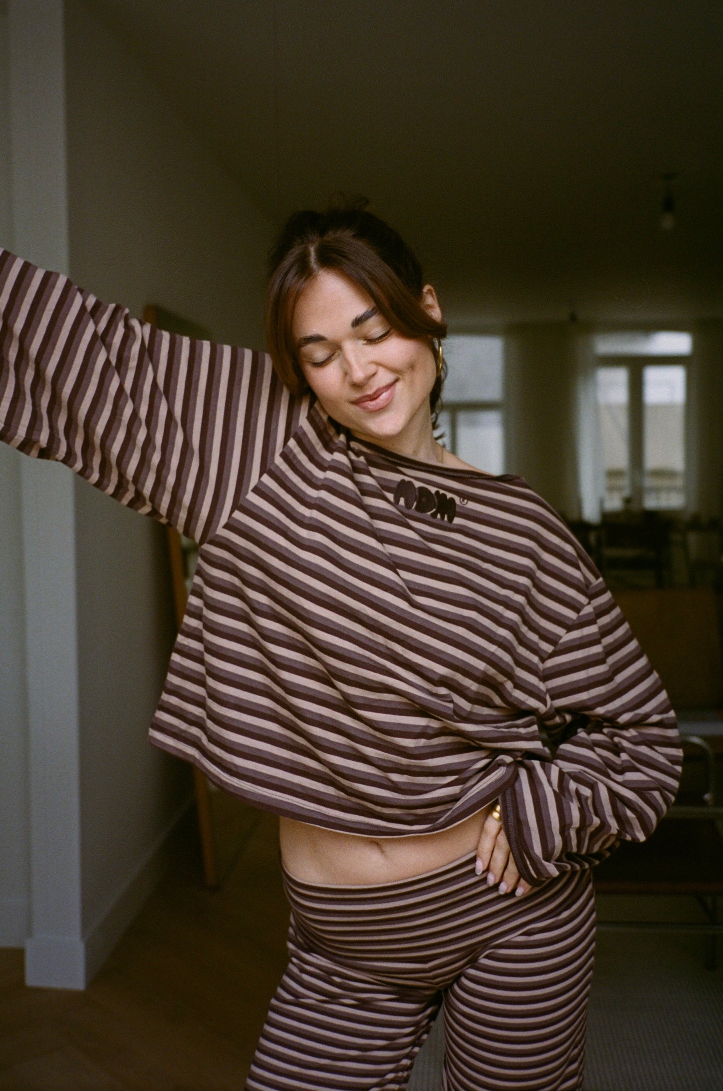 wide neck oversized longsleeve brown stripes