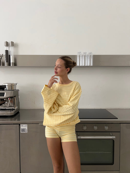 oversized longsleeve shorts set butter yellow stripes