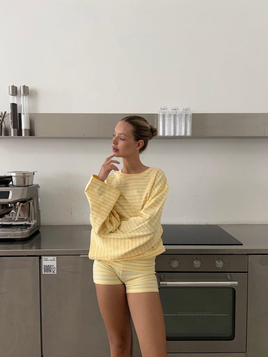 oversized longsleeve shorts set butter yellow stripes